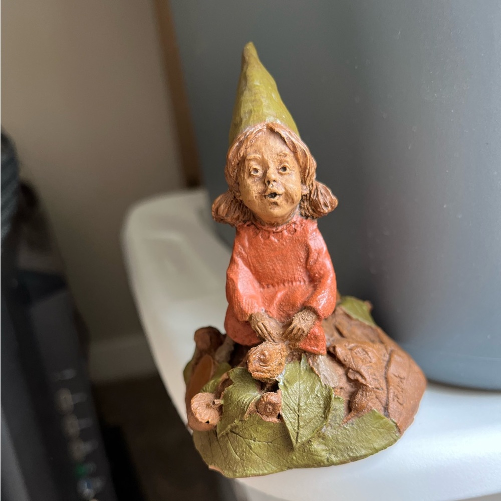 Tom Clark (Cairn Studio) Gnome, Lilibet, Mold Edition #71, Item #8, 1985